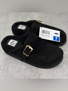 New DV By Dolce Vita Women’s cozy slide black Size 7 New No Box Cozy Slip On